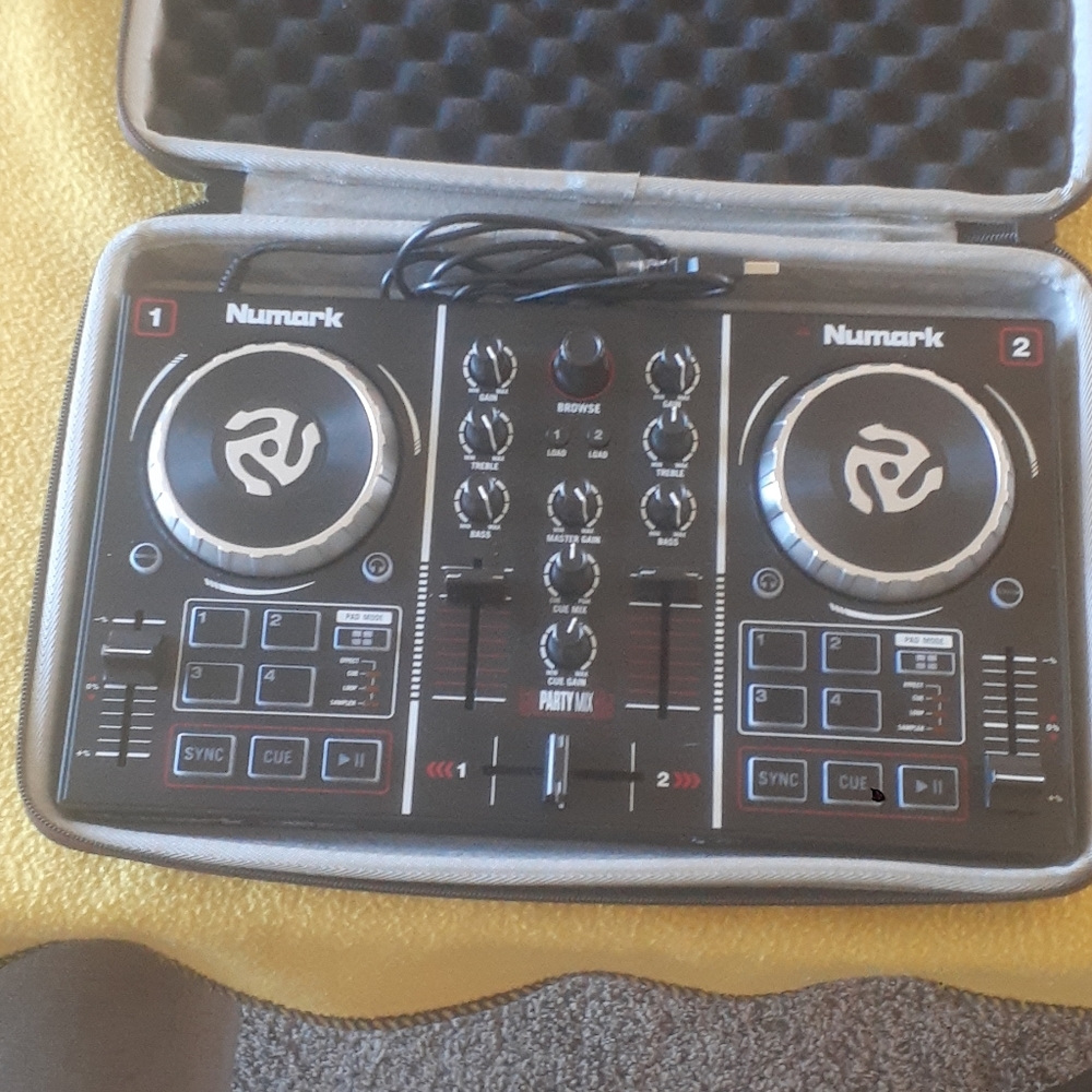 Numark party mix DJ mixing board